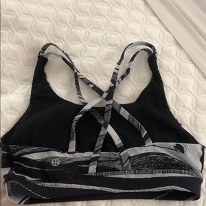 New Black Lululemon Sports Bra with pattern